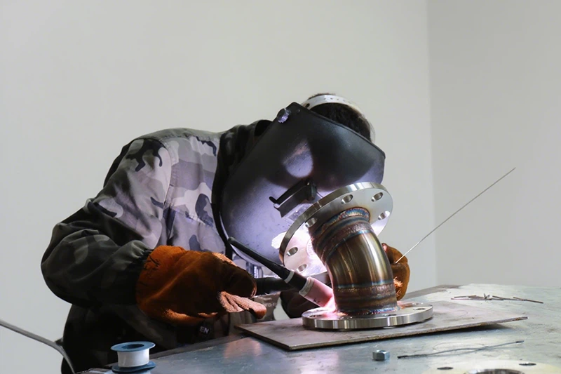 Detail welding of ethylene oxide disinfection cabinet Detail welding of ethylene oxide disinfection cabinet